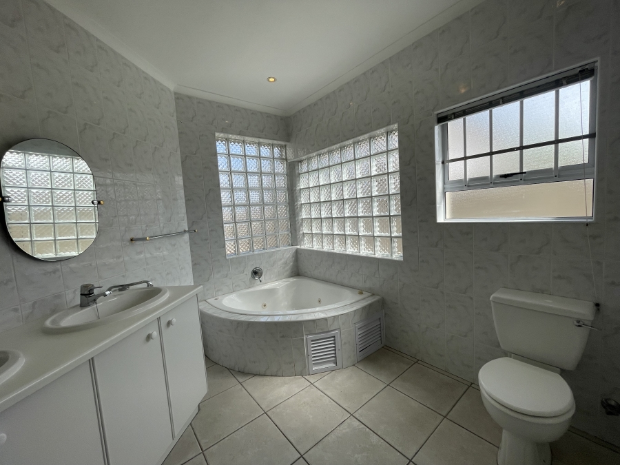 4 Bedroom Property for Sale in Middedorp Western Cape